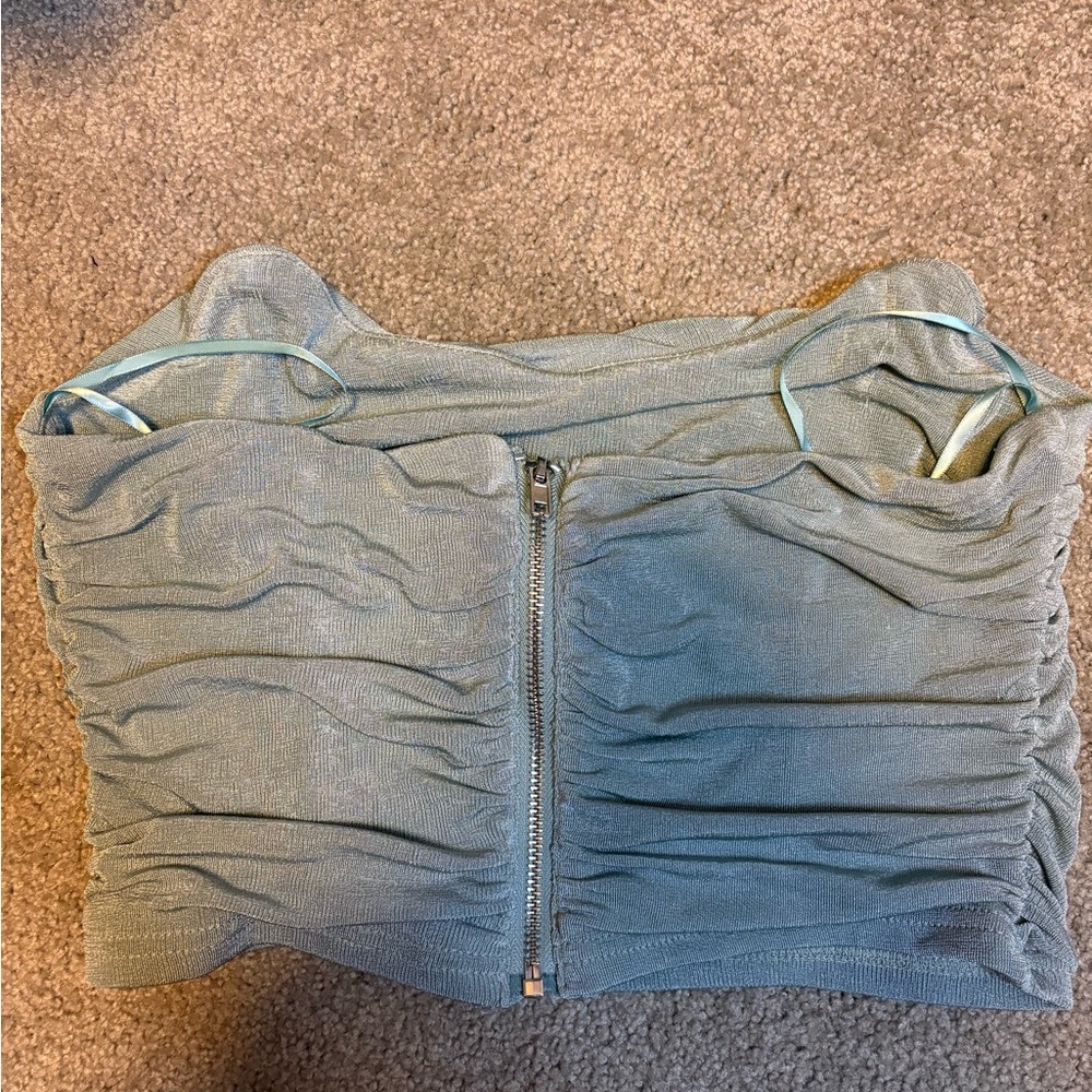 Sage Ruched Fitted Crop - Picture 2 of 3